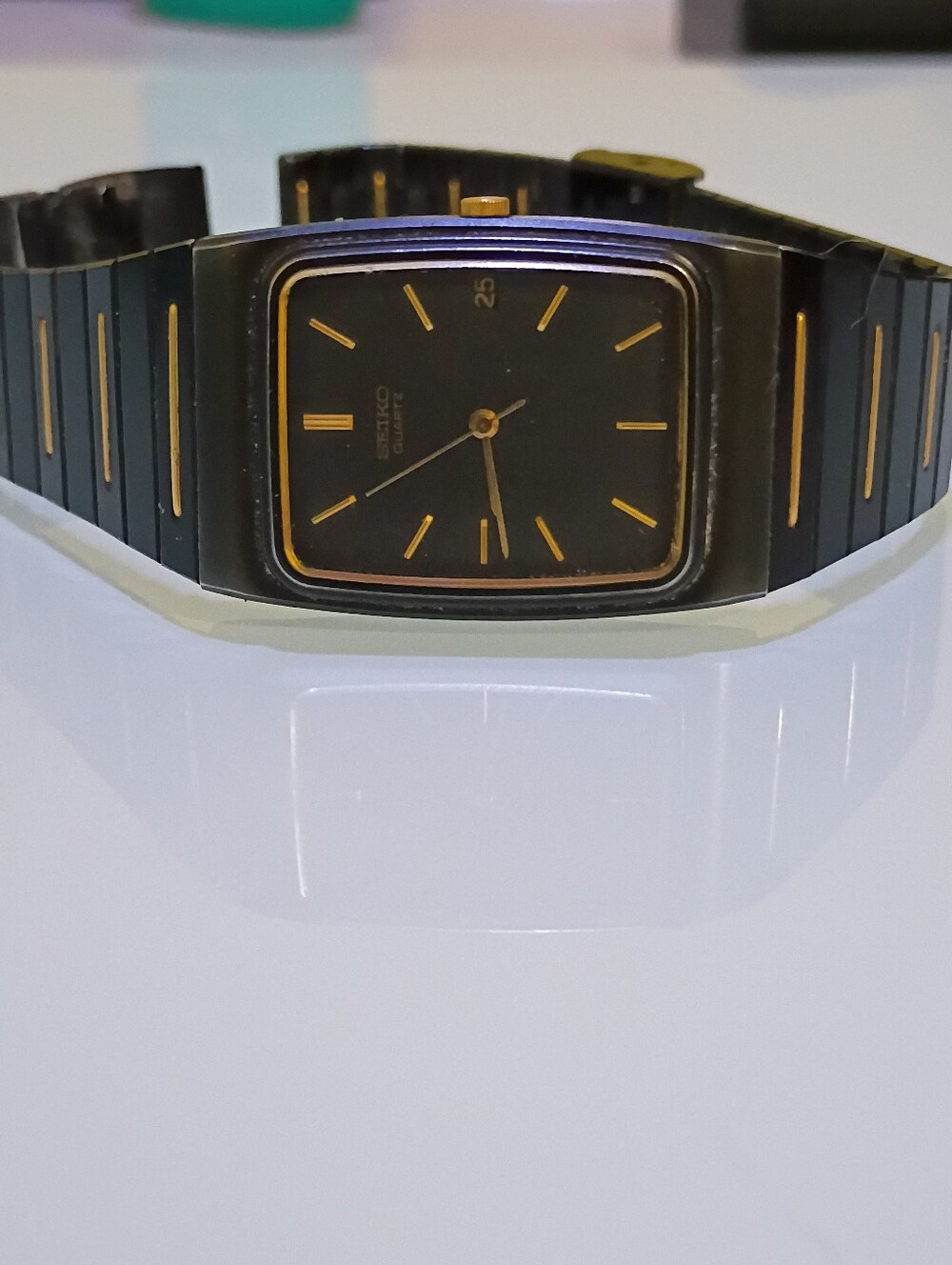 1984 Seiko Men’s Black and Gold Stainless Steel Bracelet Watch